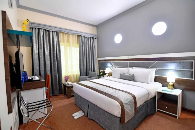 VIP King Room In Sharjah Hotel - Nejoumal emirates