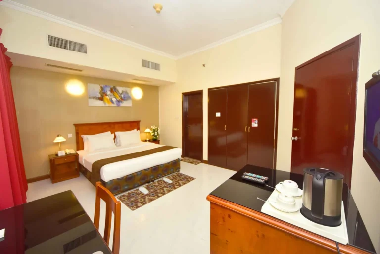 Executive Suite - Nejoumal Emirates - Hotel room in sharjah